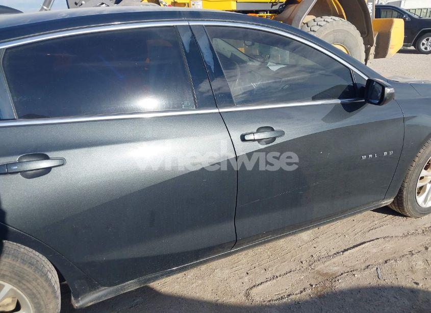 Photo 13 of 2018 Chevrolet Malibu LT (VIN 1G1ZD5ST4JF187041)