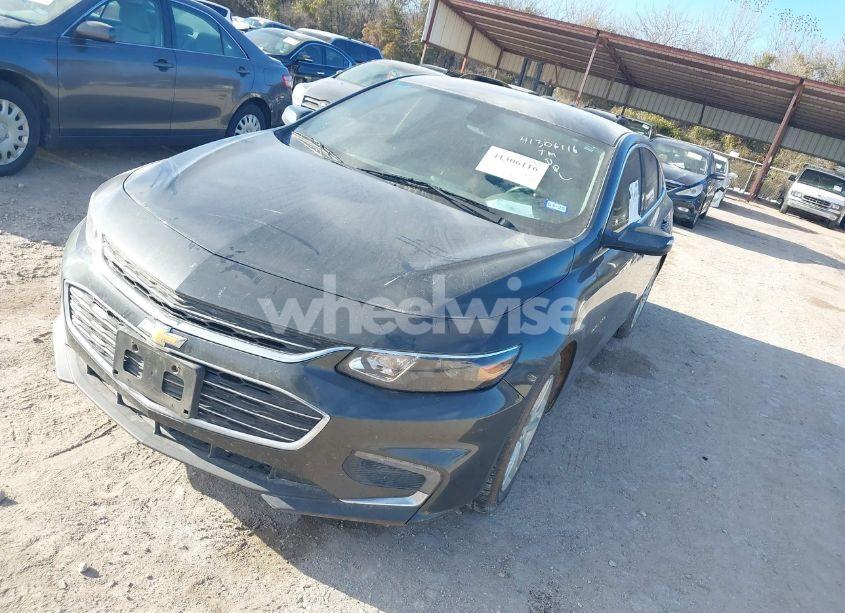 Photo 2 of 2018 Chevrolet Malibu LT (VIN 1G1ZD5ST4JF187041)