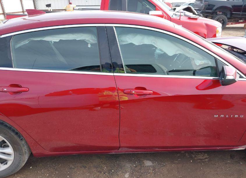 Photo 13 of 2018 Chevrolet Malibu LT (VIN 1G1ZD5ST4JF202668)