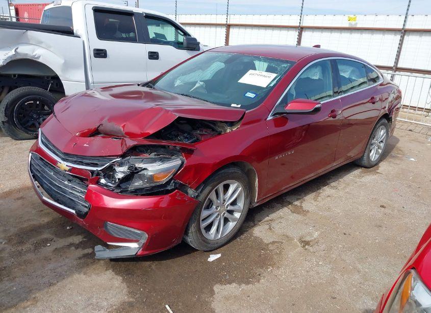 Photo 2 of 2018 Chevrolet Malibu LT (VIN 1G1ZD5ST4JF202668)