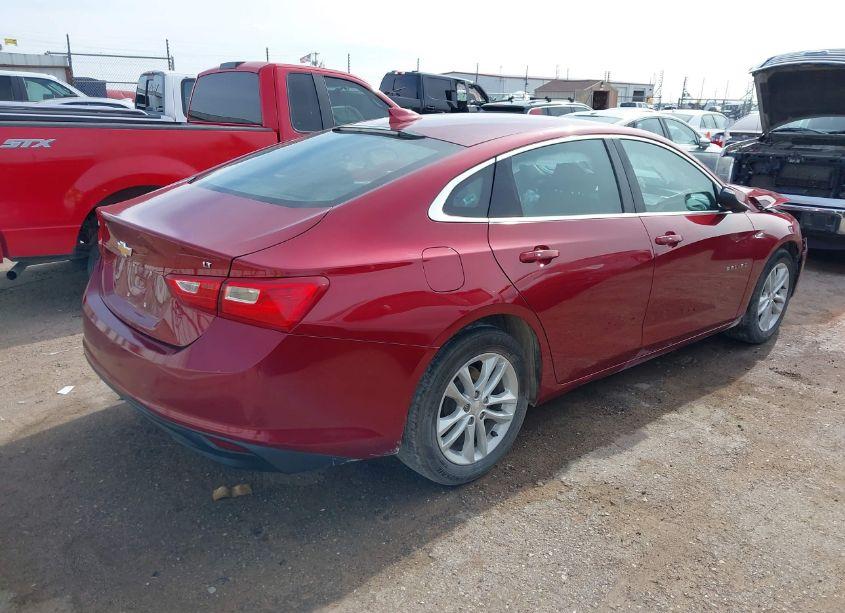 Photo 4 of 2018 Chevrolet Malibu LT (VIN 1G1ZD5ST4JF202668)