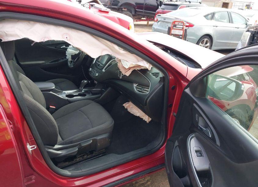 Photo 5 of 2018 Chevrolet Malibu LT (VIN 1G1ZD5ST4JF202668)