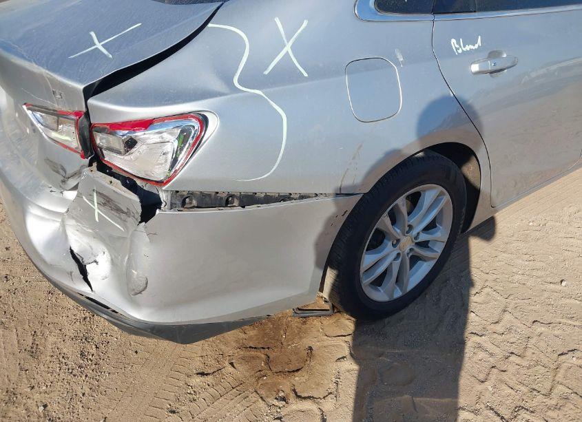 Photo 17 of 2018 Chevrolet Malibu LT (VIN 1G1ZD5ST4JF229935)