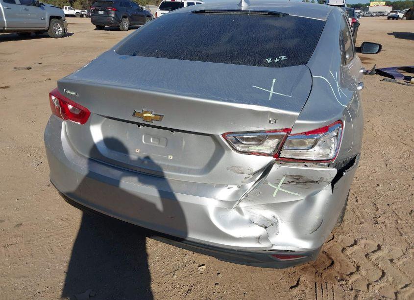 Photo 6 of 2018 Chevrolet Malibu LT (VIN 1G1ZD5ST4JF229935)