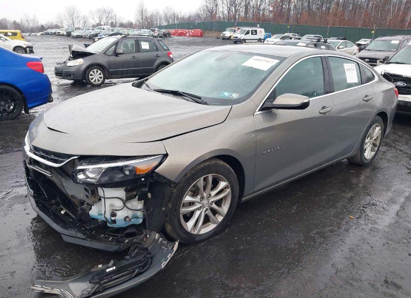 Photo 2 of 2018 Chevrolet Malibu LT (VIN 1G1ZD5ST4JF230129)