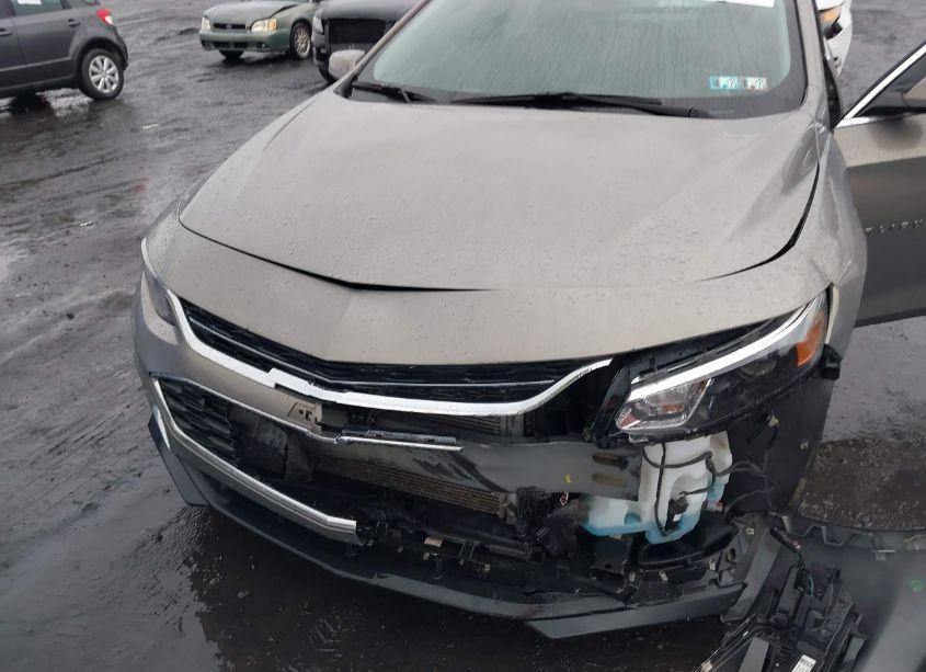 Photo 6 of 2018 Chevrolet Malibu LT (VIN 1G1ZD5ST4JF230129)