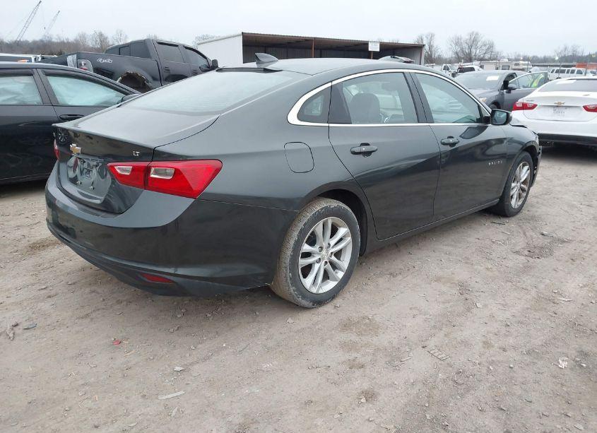 Photo 4 of 2018 Chevrolet Malibu LT (VIN 1G1ZD5ST4JF241177)