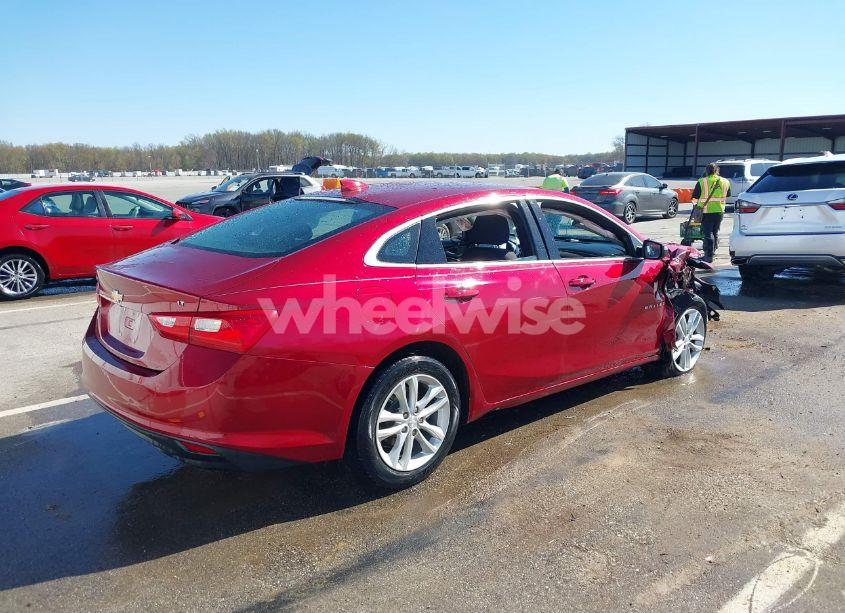Photo 4 of 2018 Chevrolet Malibu LT (VIN 1G1ZD5ST4JF241549)