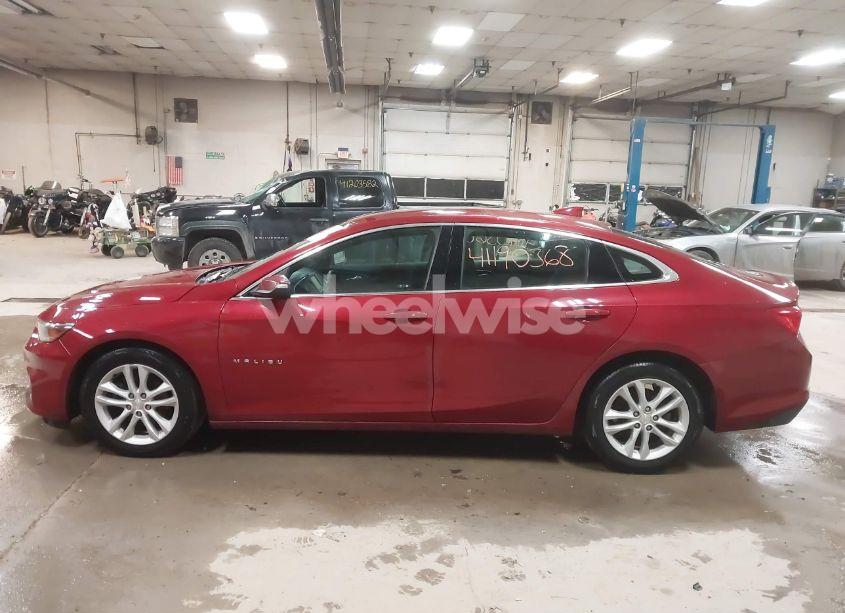 Photo 14 of 2018 Chevrolet Malibu LT (VIN 1G1ZD5ST4JF248842)