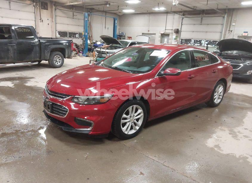 Photo 2 of 2018 Chevrolet Malibu LT (VIN 1G1ZD5ST4JF248842)