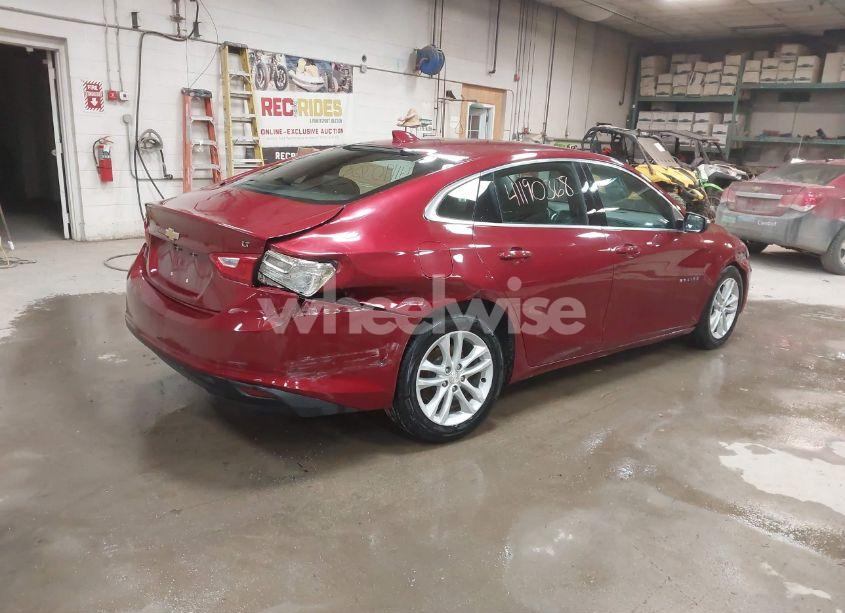 Photo 4 of 2018 Chevrolet Malibu LT (VIN 1G1ZD5ST4JF248842)