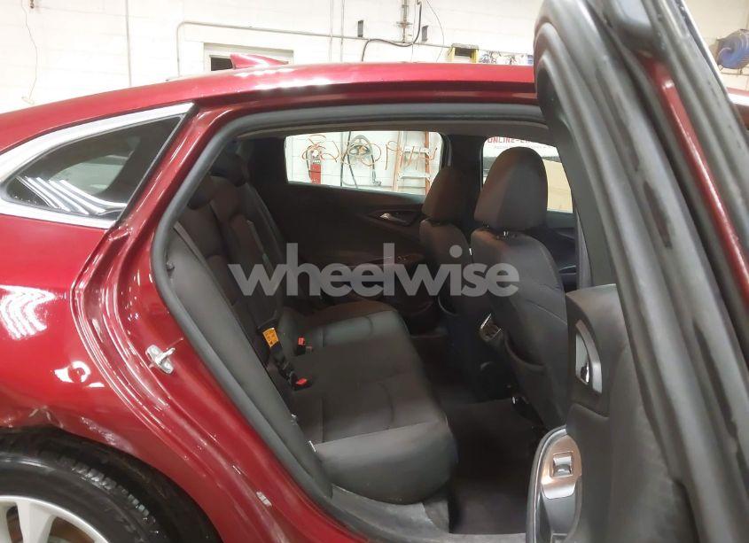 Photo 8 of 2018 Chevrolet Malibu LT (VIN 1G1ZD5ST4JF248842)