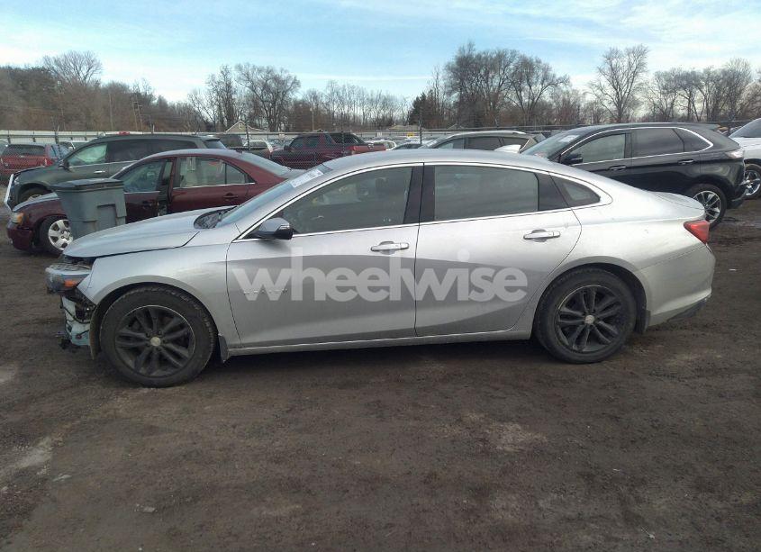 Photo 13 of 2018 Chevrolet Malibu LT (VIN 1G1ZD5ST4JF256908)