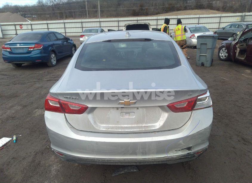 Photo 15 of 2018 Chevrolet Malibu LT (VIN 1G1ZD5ST4JF256908)