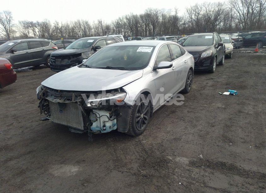 Photo 2 of 2018 Chevrolet Malibu LT (VIN 1G1ZD5ST4JF256908)