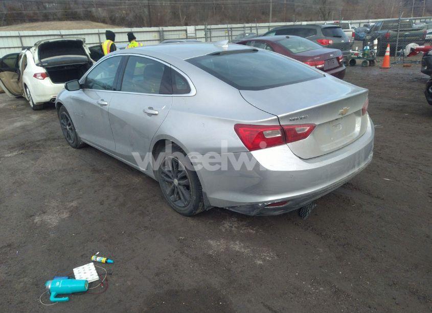 Photo 3 of 2018 Chevrolet Malibu LT (VIN 1G1ZD5ST4JF256908)