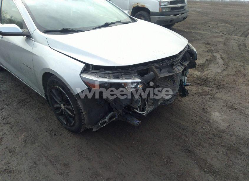 Photo 6 of 2018 Chevrolet Malibu LT (VIN 1G1ZD5ST4JF256908)