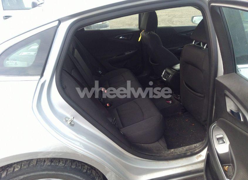 Photo 8 of 2018 Chevrolet Malibu LT (VIN 1G1ZD5ST4JF256908)