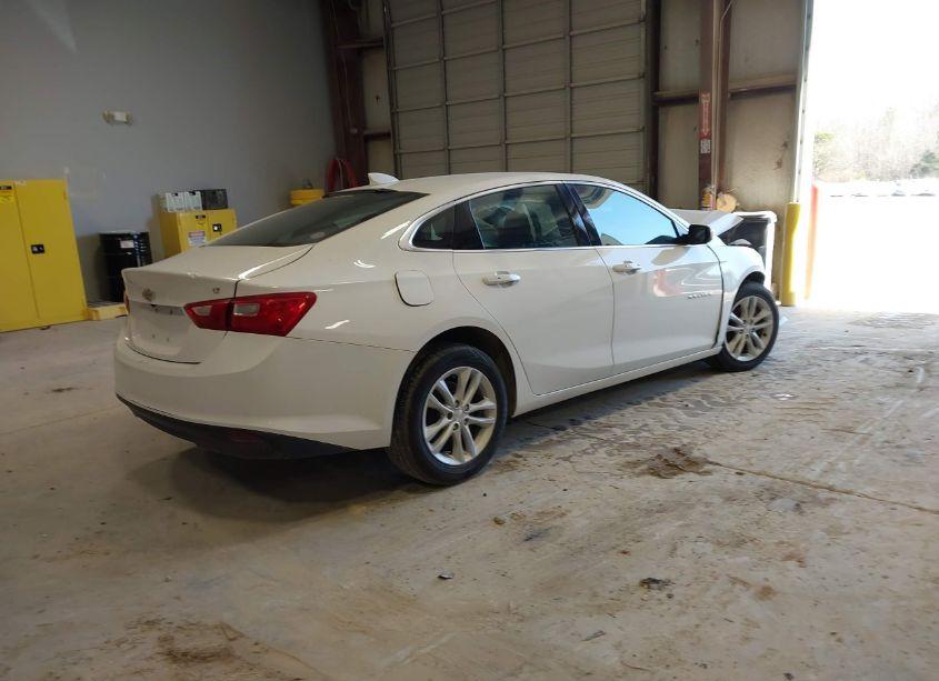 Photo 4 of 2018 Chevrolet Malibu LT (VIN 1G1ZD5ST4JF266483)