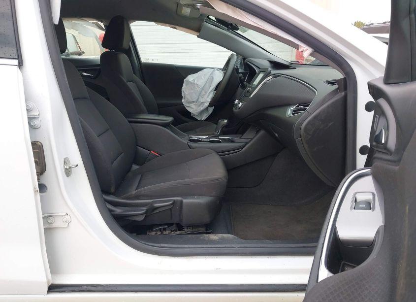 Photo 5 of 2018 Chevrolet Malibu LT (VIN 1G1ZD5ST4JF266483)