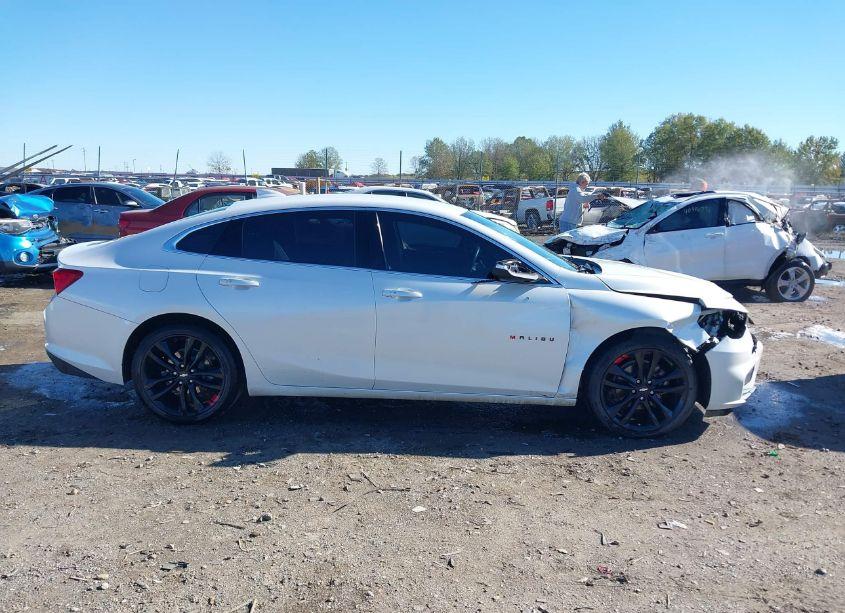 Photo 13 of 2018 Chevrolet Malibu LT (VIN 1G1ZD5ST4JF267942)