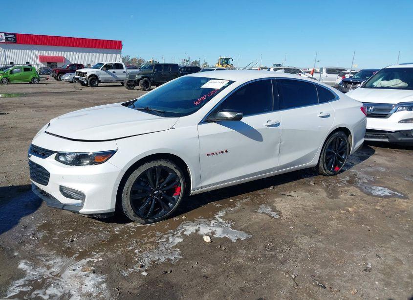 Photo 2 of 2018 Chevrolet Malibu LT (VIN 1G1ZD5ST4JF267942)