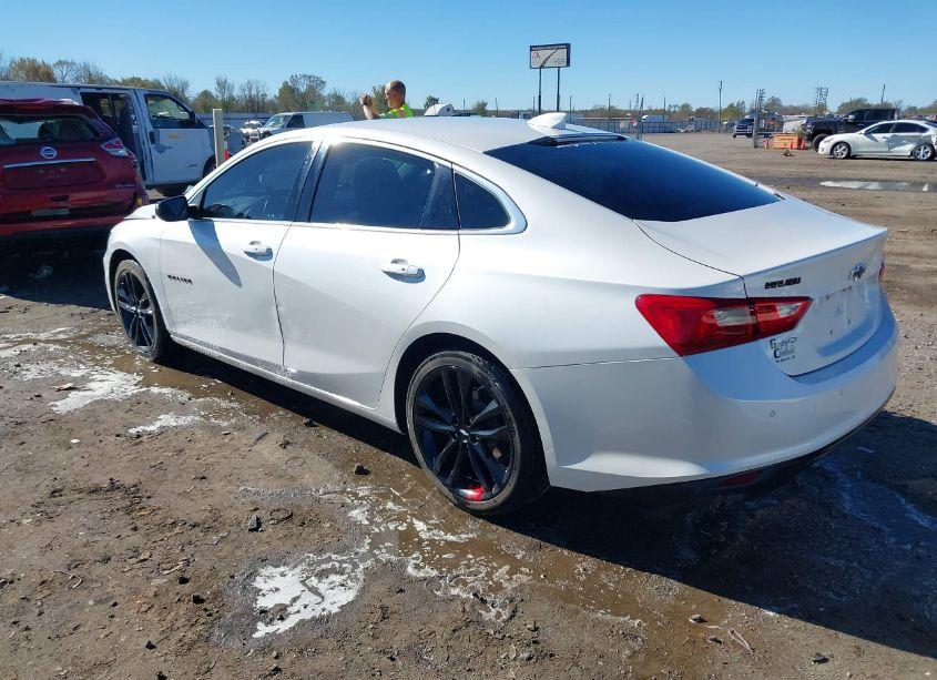 Photo 3 of 2018 Chevrolet Malibu LT (VIN 1G1ZD5ST4JF267942)