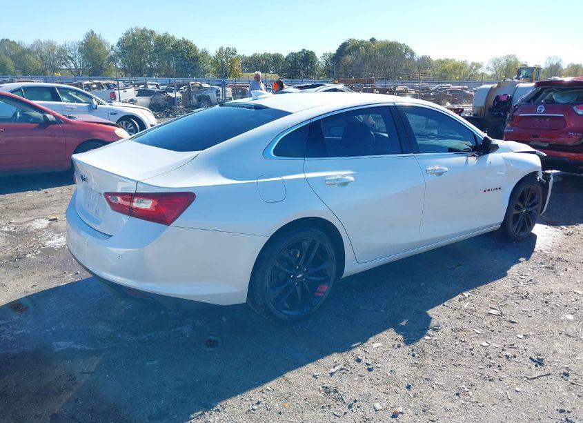 Photo 4 of 2018 Chevrolet Malibu LT (VIN 1G1ZD5ST4JF267942)