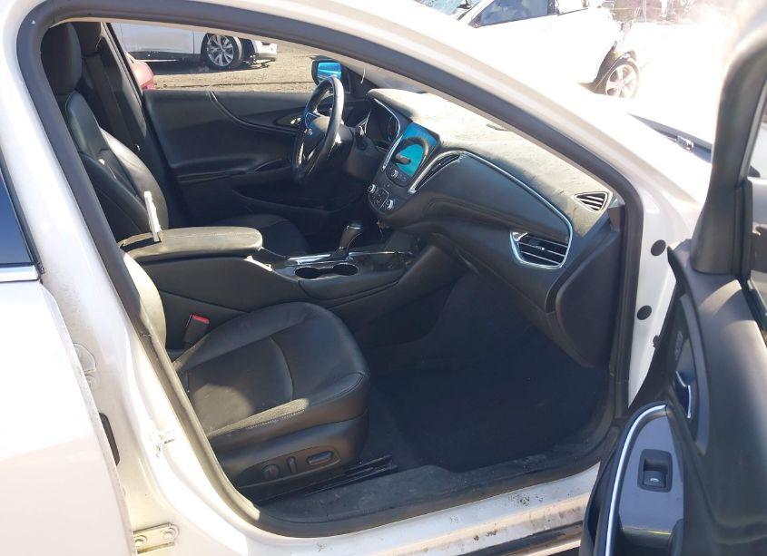 Photo 5 of 2018 Chevrolet Malibu LT (VIN 1G1ZD5ST4JF267942)