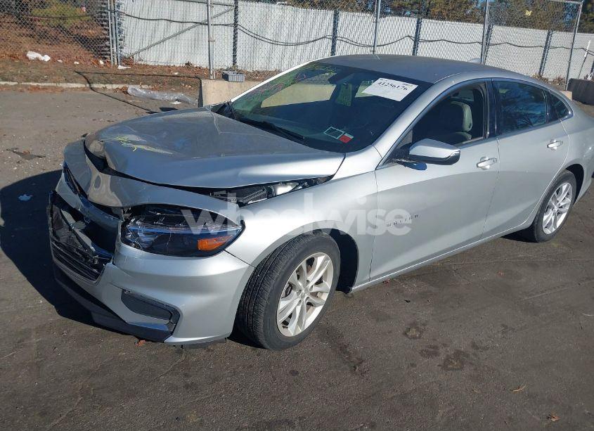 Photo 2 of 2018 Chevrolet Malibu LT (VIN 1G1ZD5ST4JF272526)