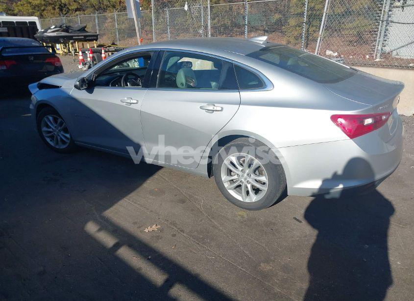 Photo 3 of 2018 Chevrolet Malibu LT (VIN 1G1ZD5ST4JF272526)