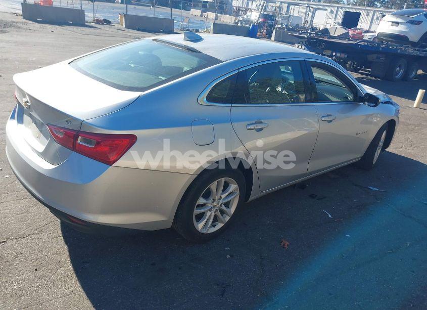 Photo 4 of 2018 Chevrolet Malibu LT (VIN 1G1ZD5ST4JF272526)