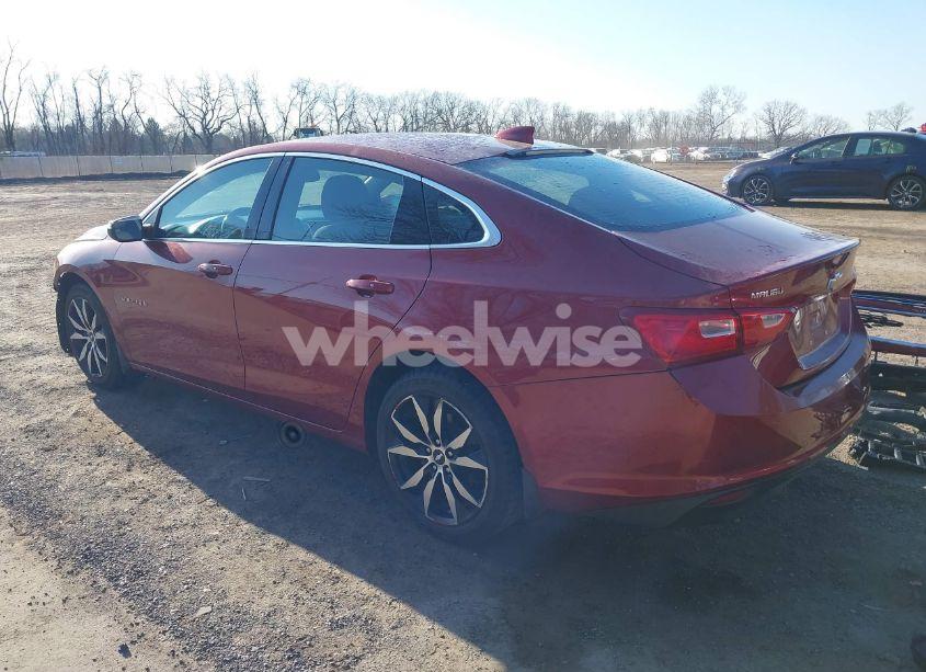 Photo 3 of 2018 Chevrolet Malibu LT (VIN 1G1ZD5ST4JF277645)