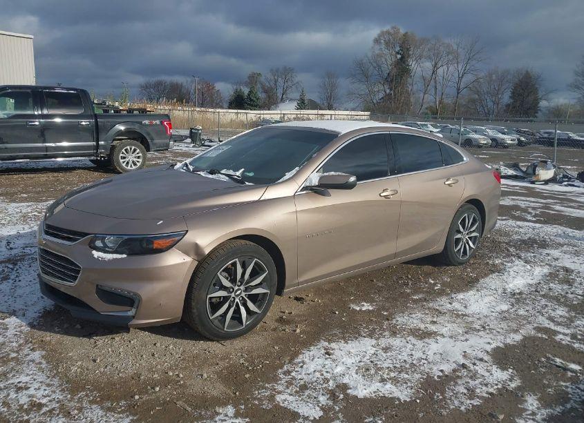 Photo 2 of 2018 Chevrolet Malibu LT (VIN 1G1ZD5ST4JF278133)