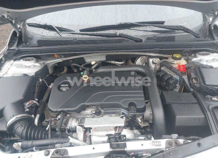 Photo 10 of 2018 Chevrolet Malibu LT (VIN 1G1ZD5ST4JF278195)