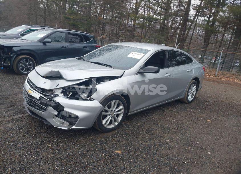 Photo 2 of 2018 Chevrolet Malibu LT (VIN 1G1ZD5ST4JF278195)