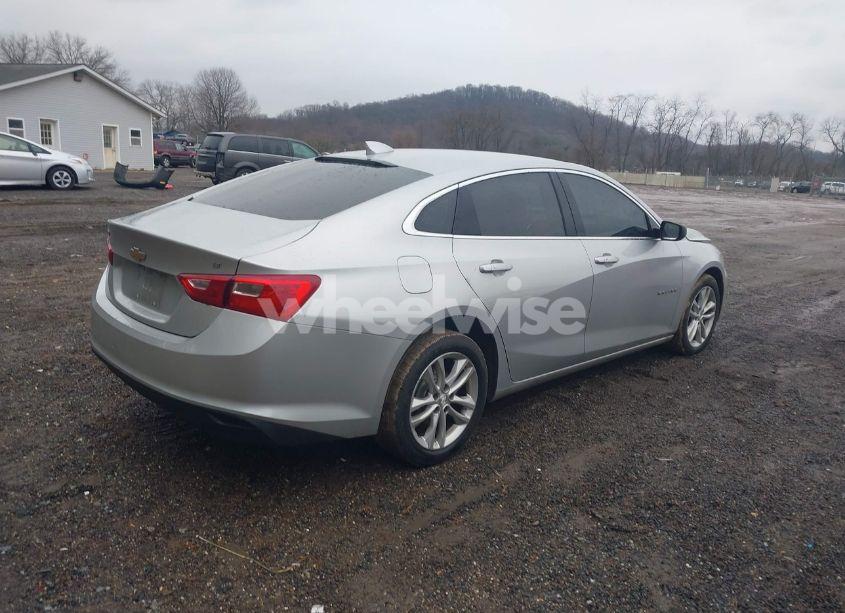 Photo 4 of 2018 Chevrolet Malibu LT (VIN 1G1ZD5ST4JF278195)