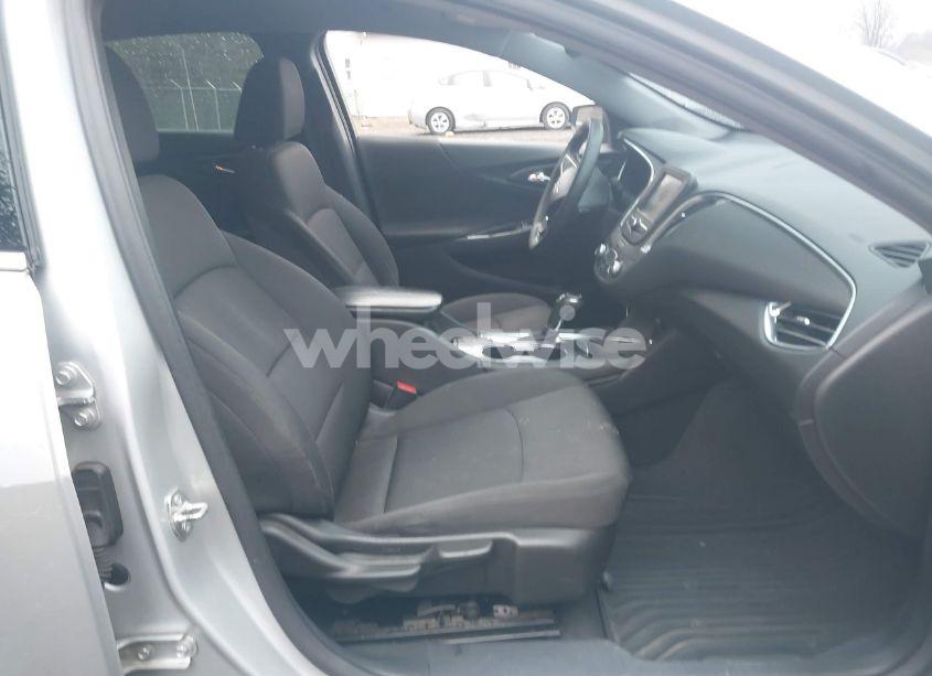 Photo 5 of 2018 Chevrolet Malibu LT (VIN 1G1ZD5ST4JF278195)