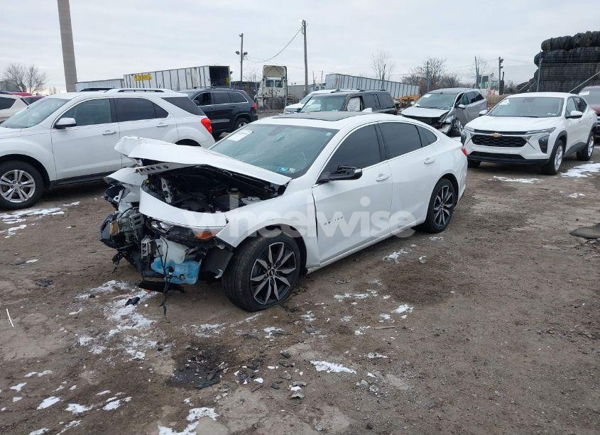 Photo 2 of 2018 Chevrolet Malibu LT (VIN 1G1ZD5ST4JF285020)