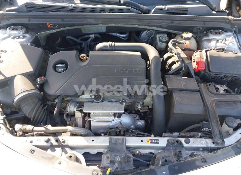 Photo 10 of 2019 Chevrolet Malibu LT (VIN 1G1ZD5ST4KF109179)