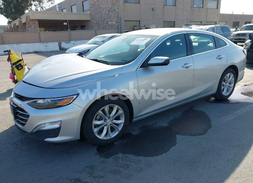 Photo 2 of 2019 Chevrolet Malibu LT (VIN 1G1ZD5ST4KF109179)