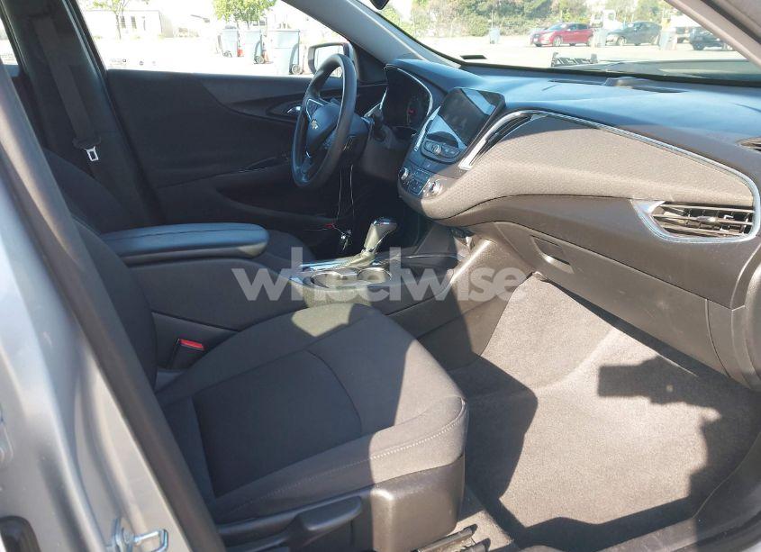 Photo 5 of 2019 Chevrolet Malibu LT (VIN 1G1ZD5ST4KF109179)