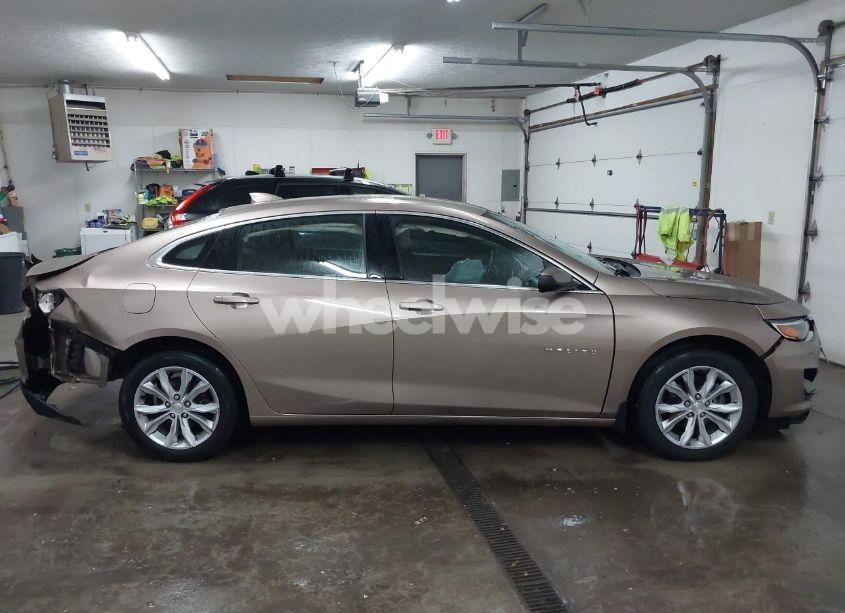 Photo 13 of 2019 Chevrolet Malibu LT (VIN 1G1ZD5ST4KF122403)