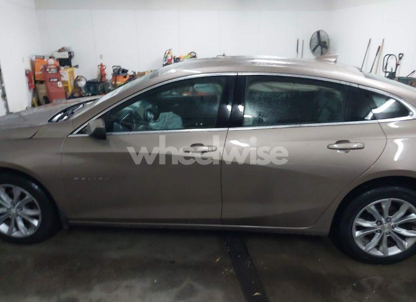 Photo 14 of 2019 Chevrolet Malibu LT (VIN 1G1ZD5ST4KF122403)