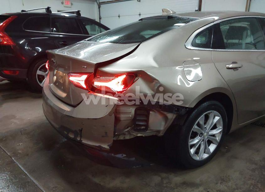 Photo 6 of 2019 Chevrolet Malibu LT (VIN 1G1ZD5ST4KF122403)