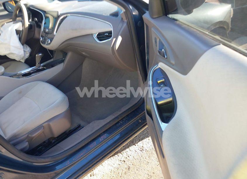 Photo 5 of 2019 Chevrolet Malibu LT (VIN 1G1ZD5ST4KF124376)