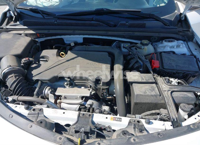 Photo 10 of 2019 Chevrolet Malibu LT (VIN 1G1ZD5ST4KF127486)