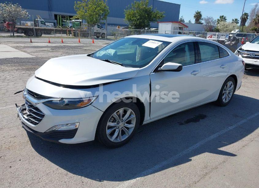 Photo 2 of 2019 Chevrolet Malibu LT (VIN 1G1ZD5ST4KF127486)
