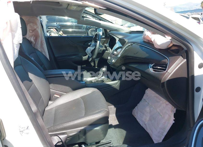 Photo 5 of 2019 Chevrolet Malibu LT (VIN 1G1ZD5ST4KF127486)