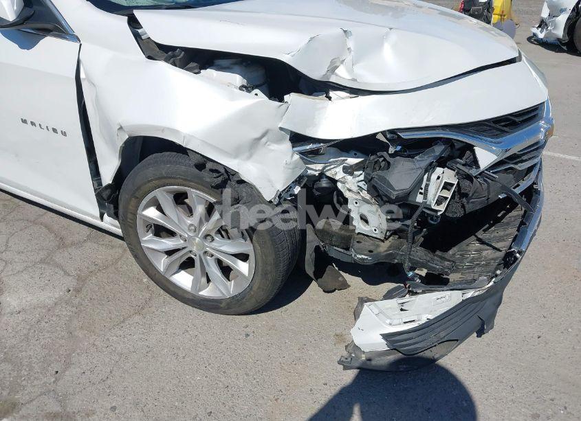 Photo 6 of 2019 Chevrolet Malibu LT (VIN 1G1ZD5ST4KF127486)